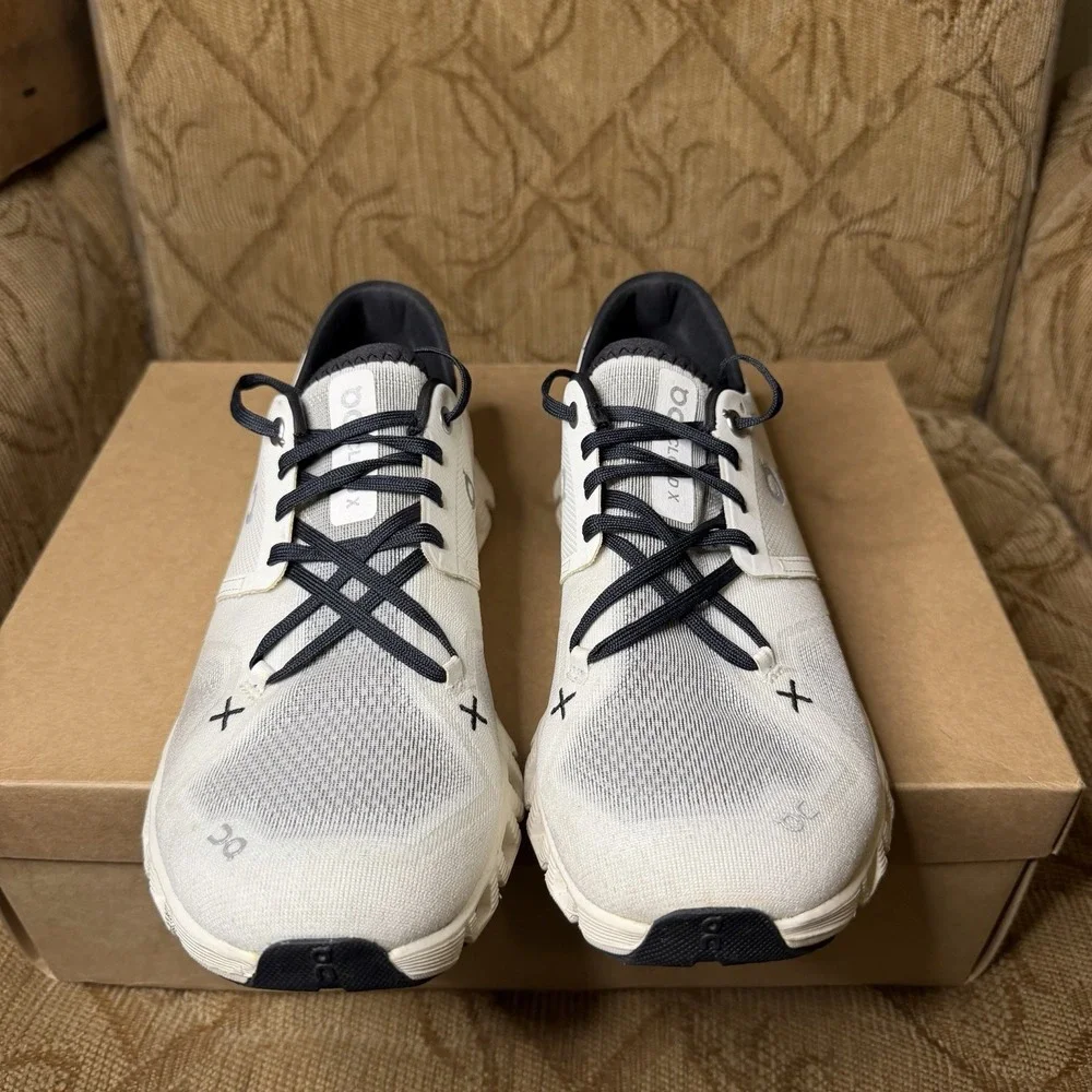 On Cloud X 3 Women's Road Running Shoes Size 8.5 White & Black Lace Up Athletic
